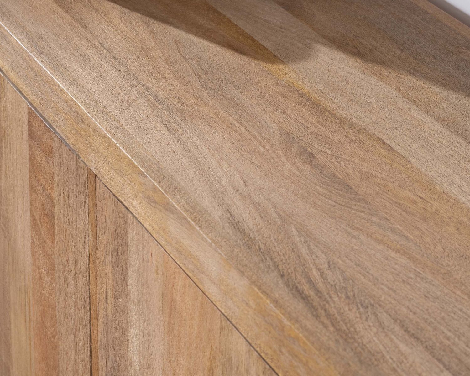 Credenza a 4 ante "Vikka" in legno massiccio di mango con maniglia in metallo