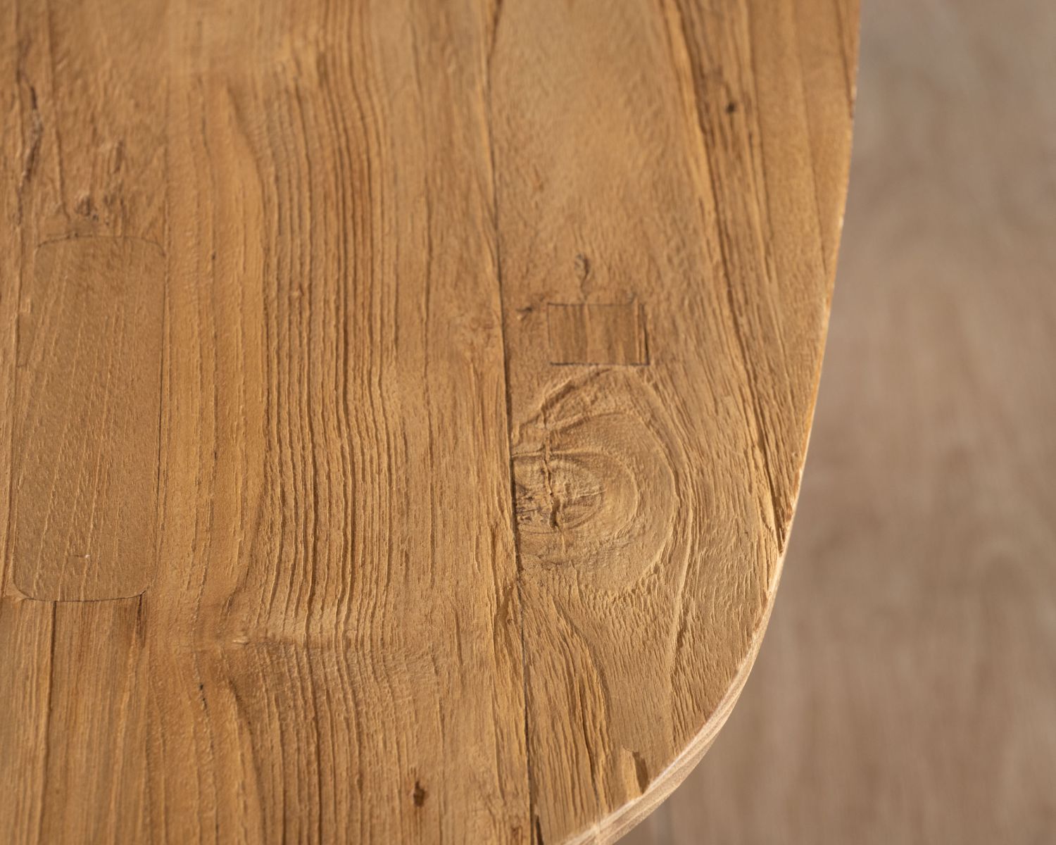 Tavolino a forma di barca "Bahia" in teak naturale con gambe in metallo Mikado