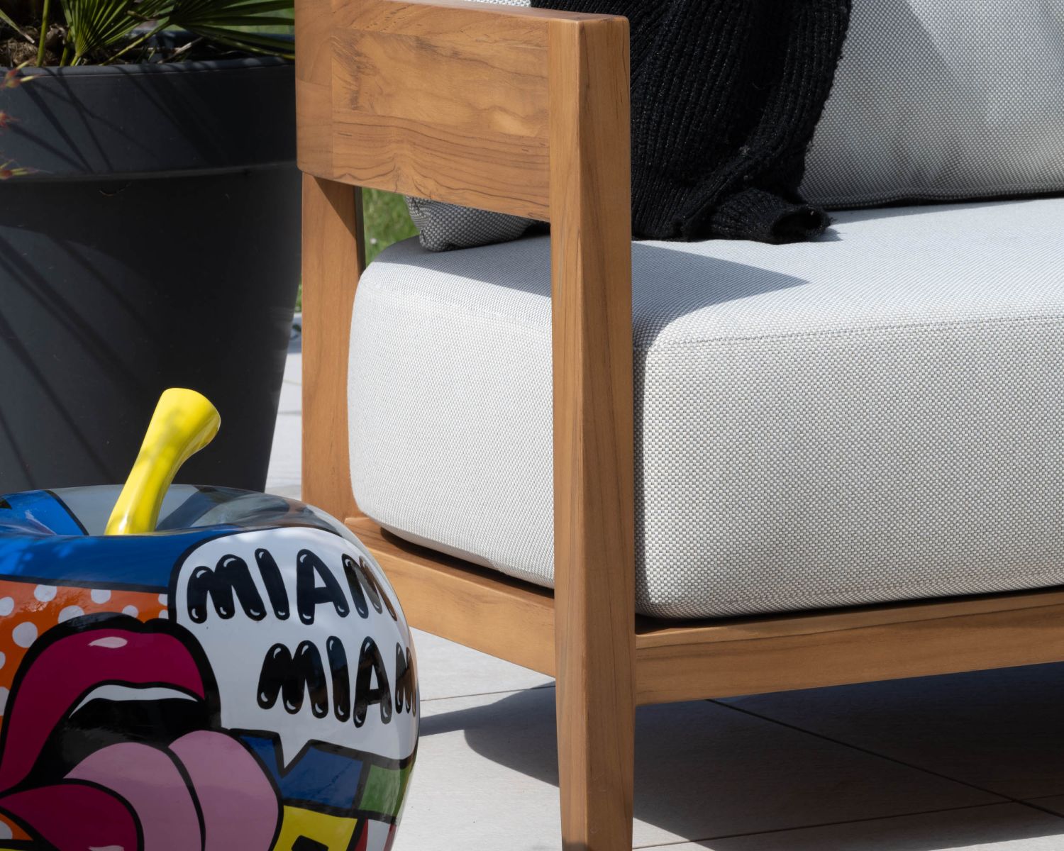 Set di mobili da giardino in teak naturale e tessuto leggero "Orchaise" - divano a 3 posti e poltrone