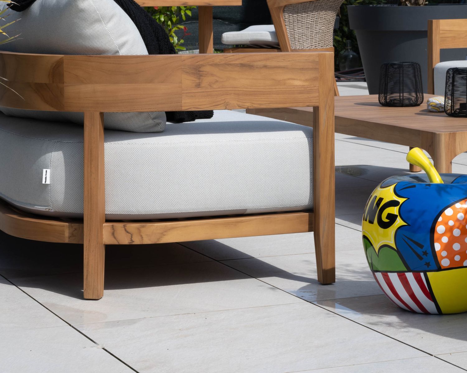 Set di mobili da giardino in teak naturale e tessuto leggero "Orchaise" - divano a 3 posti e poltrone