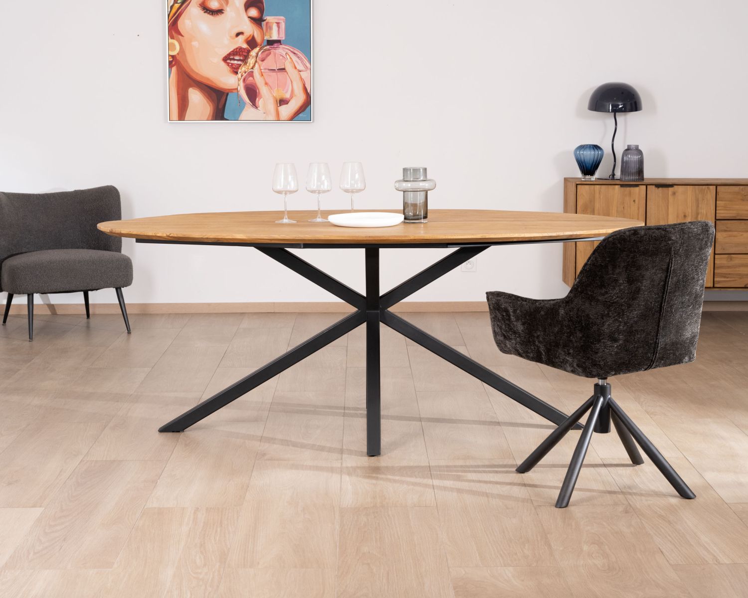 Tavolo da pranzo ovale "Bahia" in teak naturale con gambe Mikado in metallo