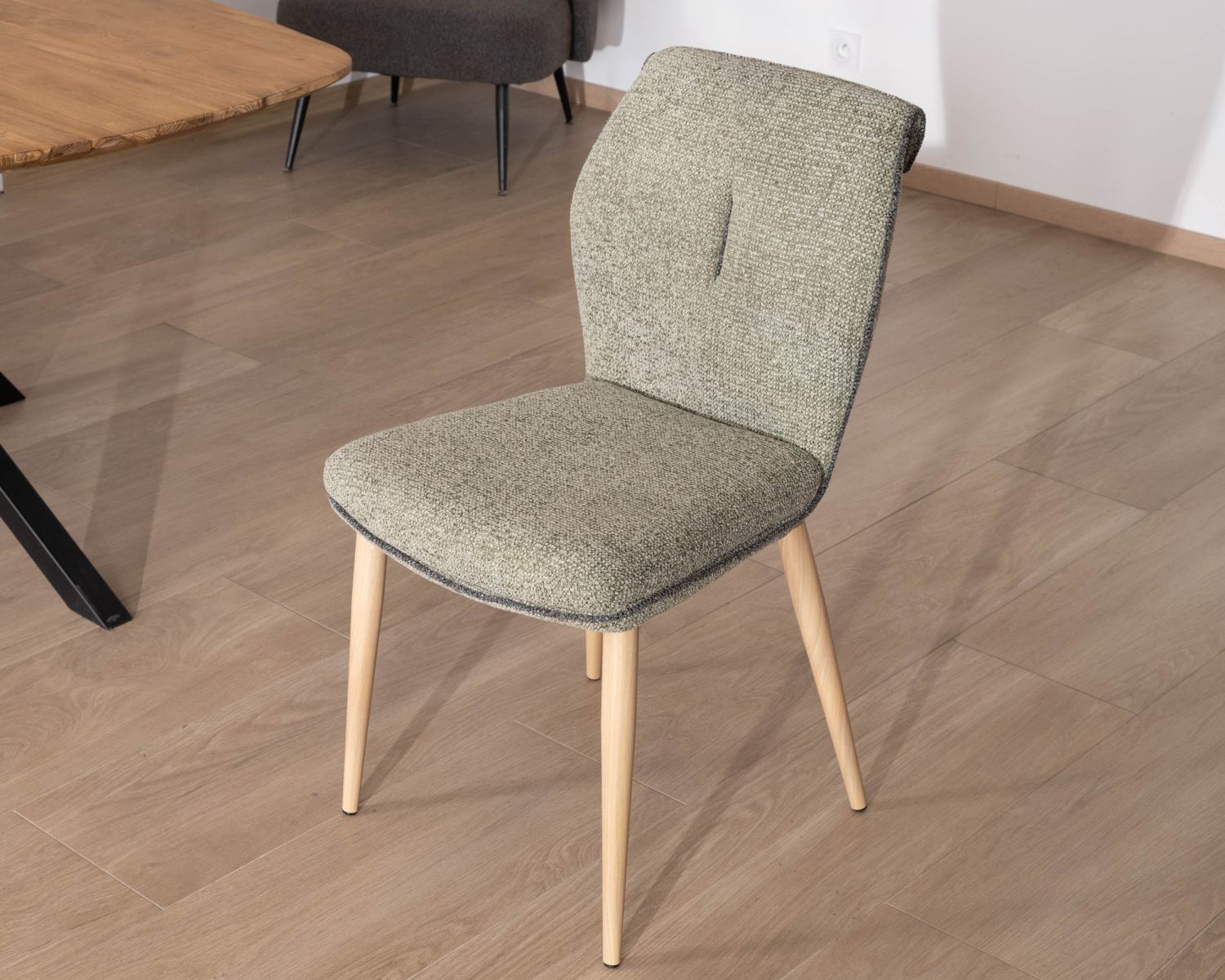 Sedia dal design chic e contemporaneo "Osmo" in tessuto impermeabile verde giada 