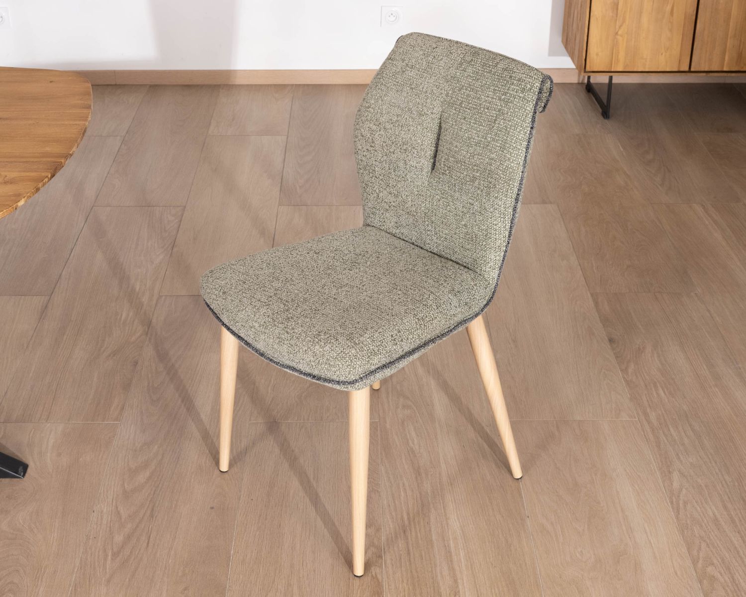 Sedia dal design chic e contemporaneo "Osmo" in tessuto impermeabile verde giada 