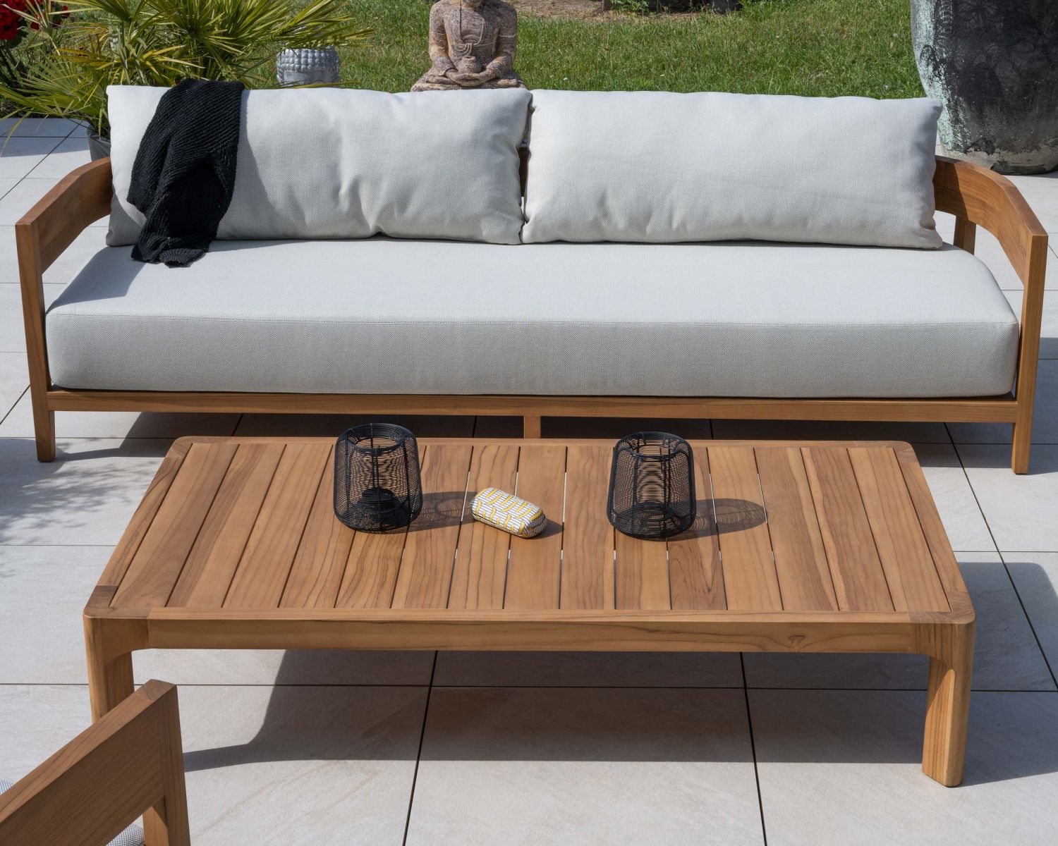 Tavolino da esterno "Venice" in teak naturale dal design raffinato