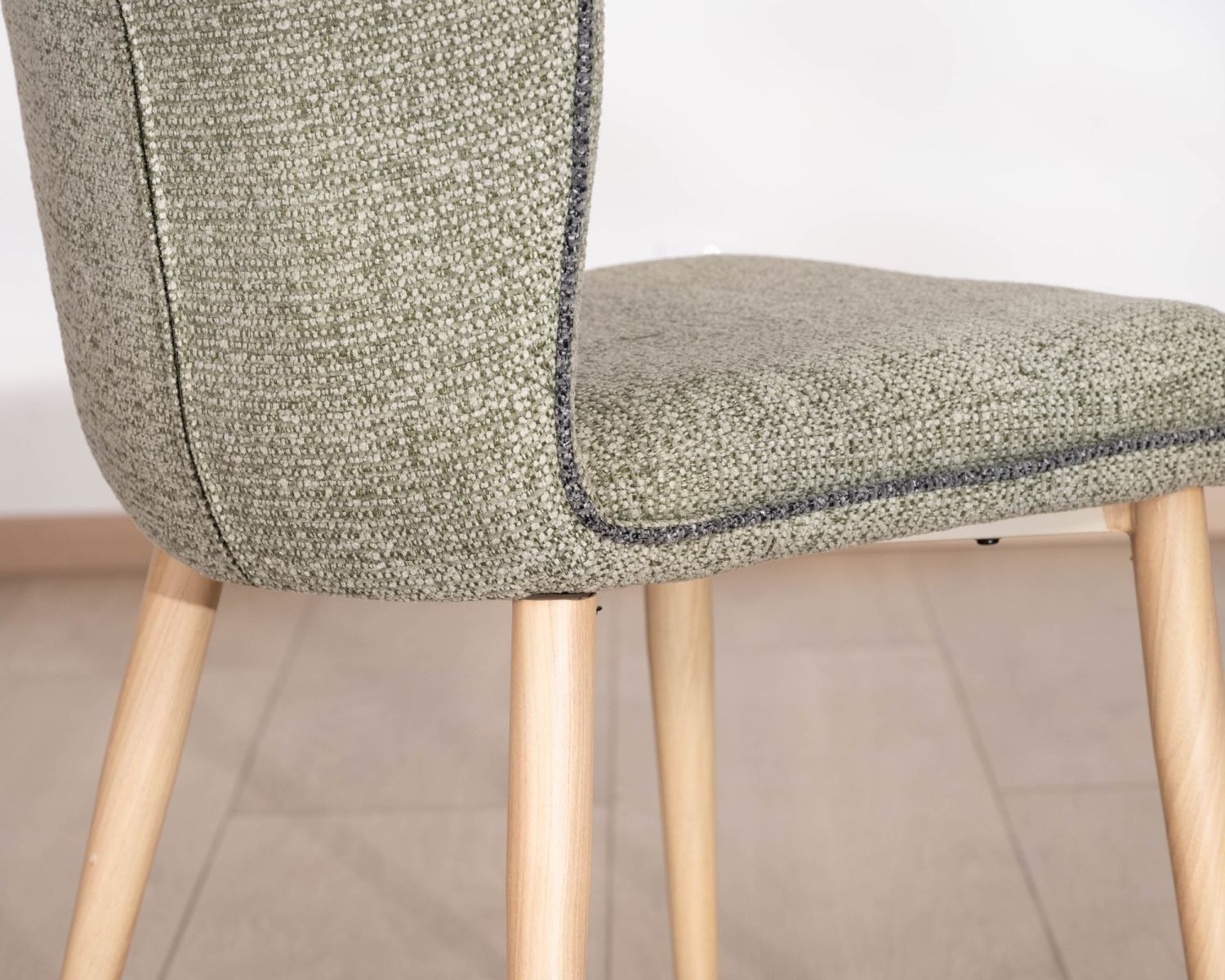 Sedia dal design chic e contemporaneo "Osmo" in tessuto impermeabile verde giada 