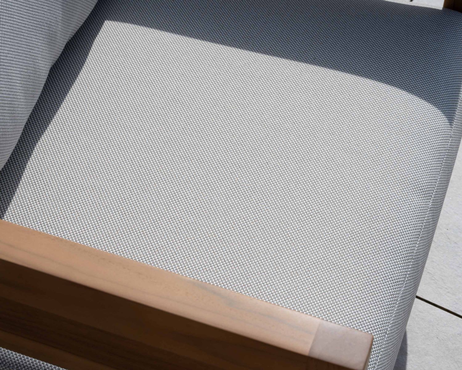 Set di mobili da giardino in teak naturale e tessuto leggero "Orchaise" - divano a 3 posti e poltrone