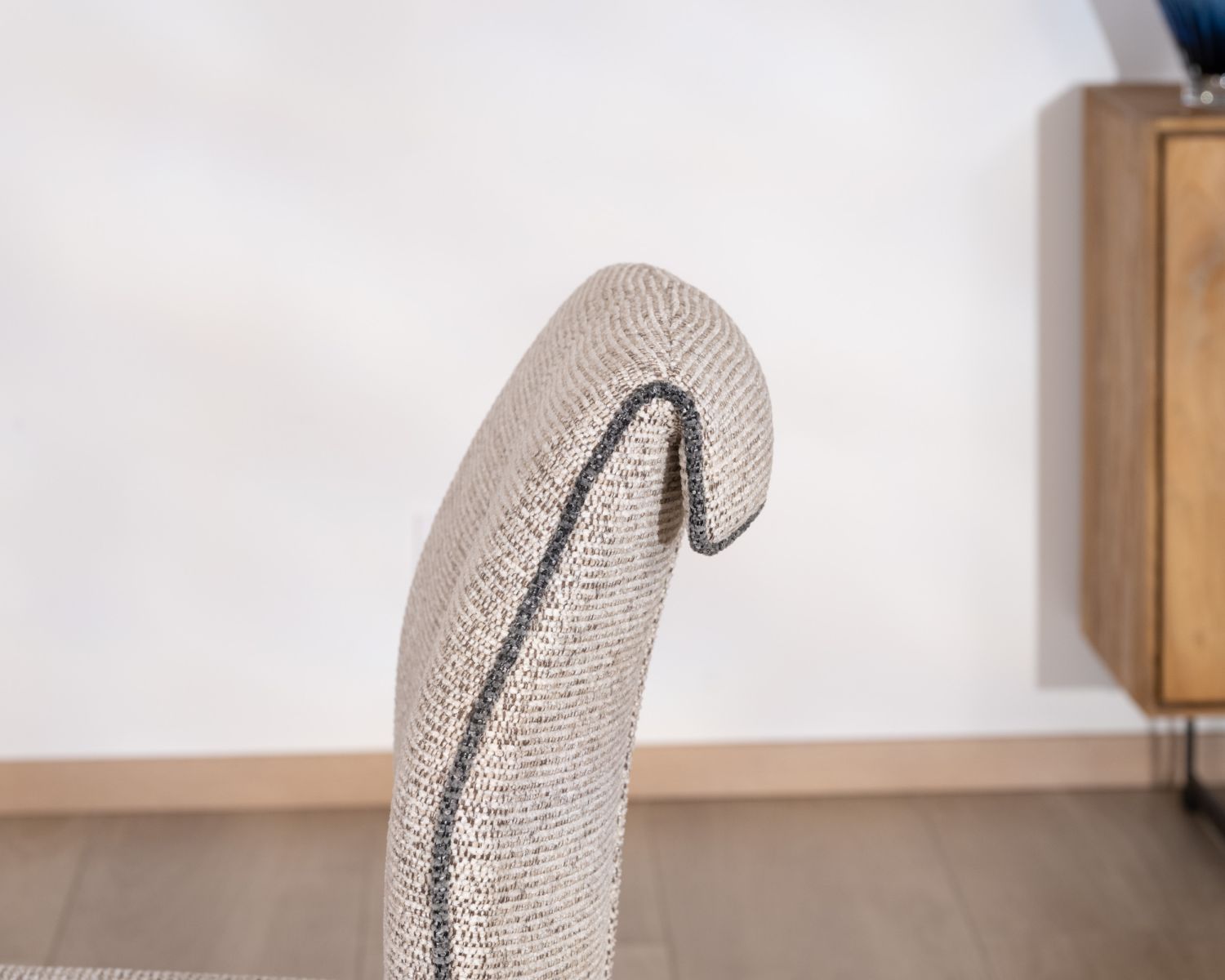 Sedia da pranzo "Osmo", elegante e confortevole, in tessuto impermeabile beige