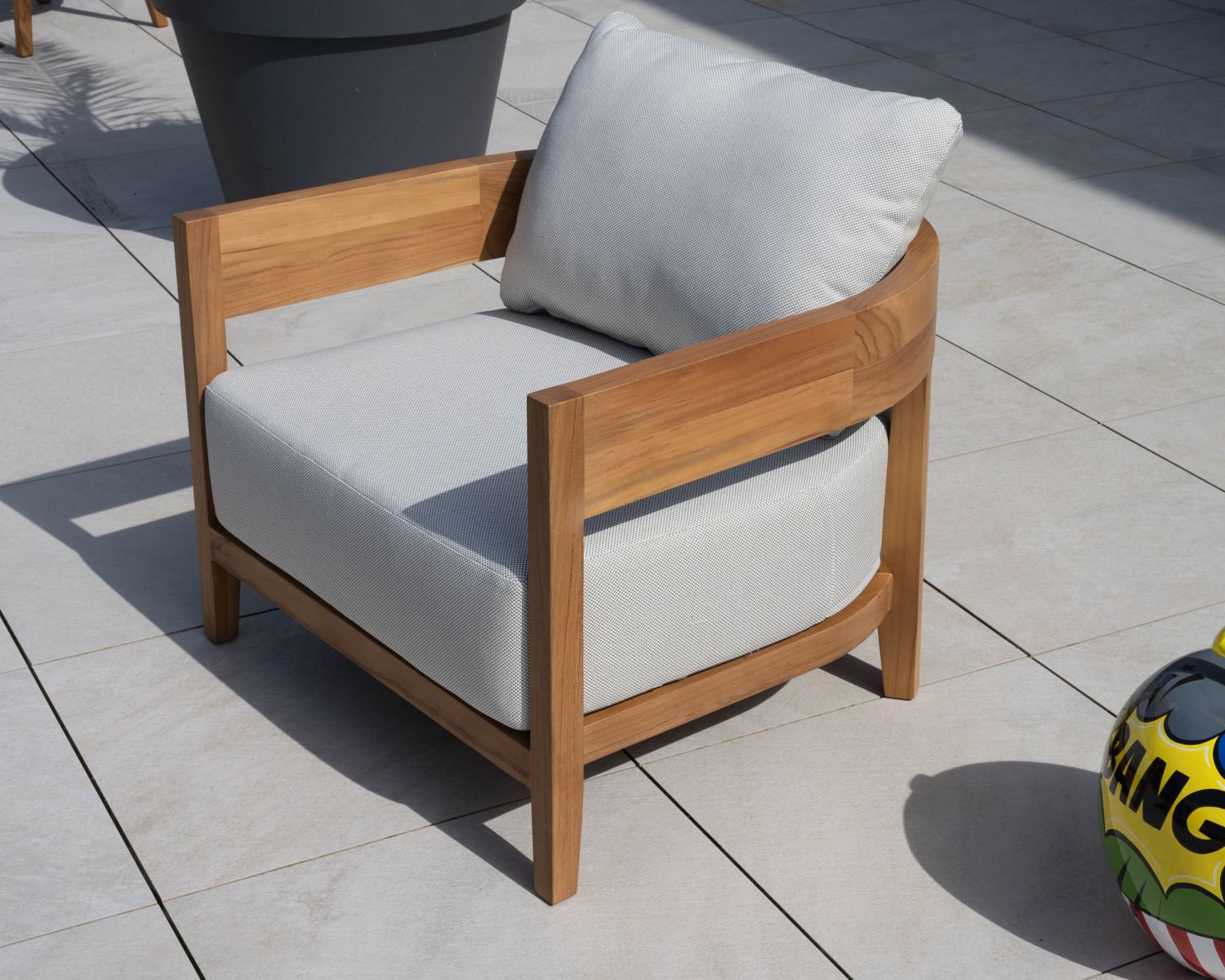 Set di mobili da giardino in teak naturale e tessuto leggero "Orchaise" - divano a 3 posti e poltrone