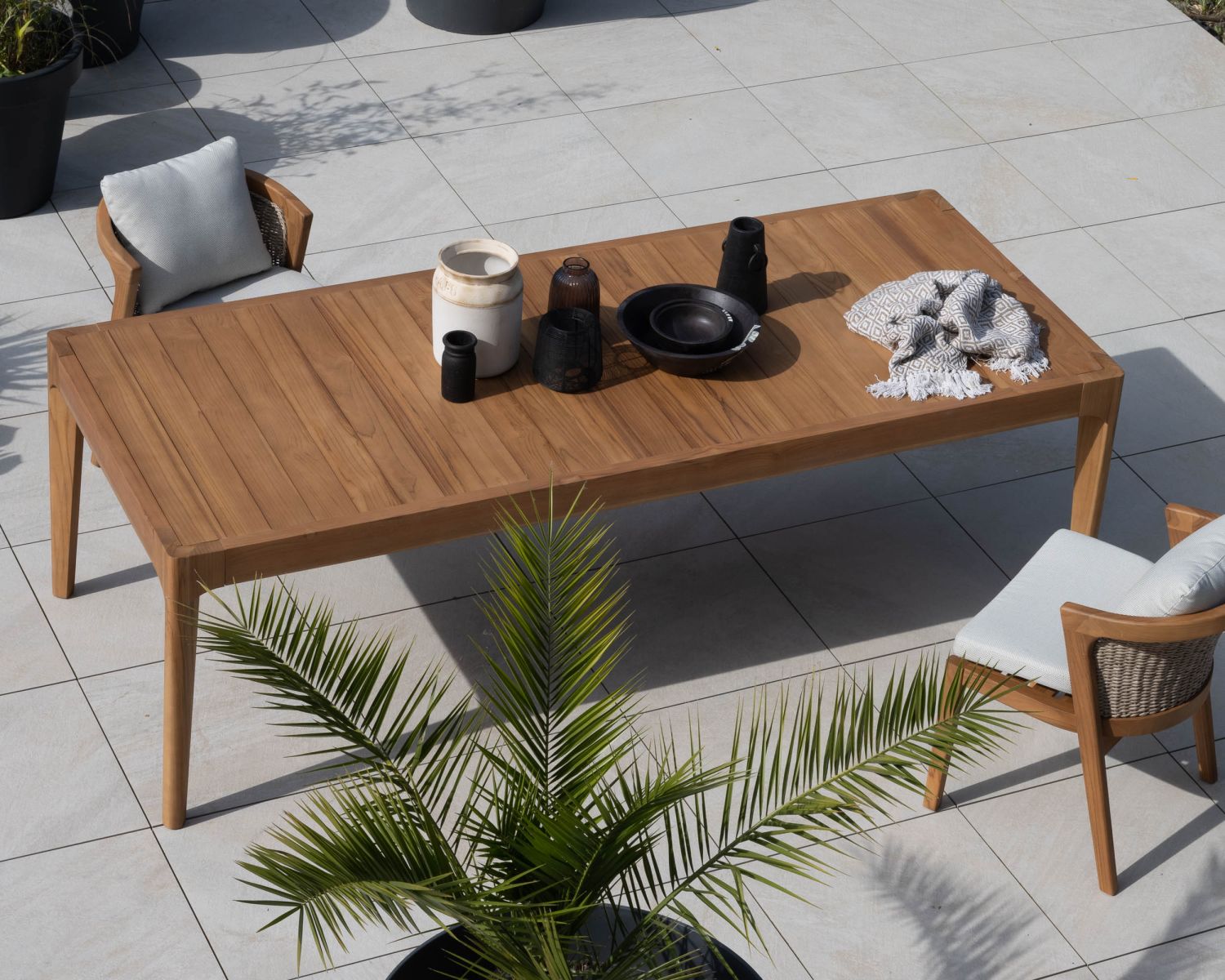 Sedia da esterno di design "Venice" di alta qualità in teak con cuscini screziati ecrù