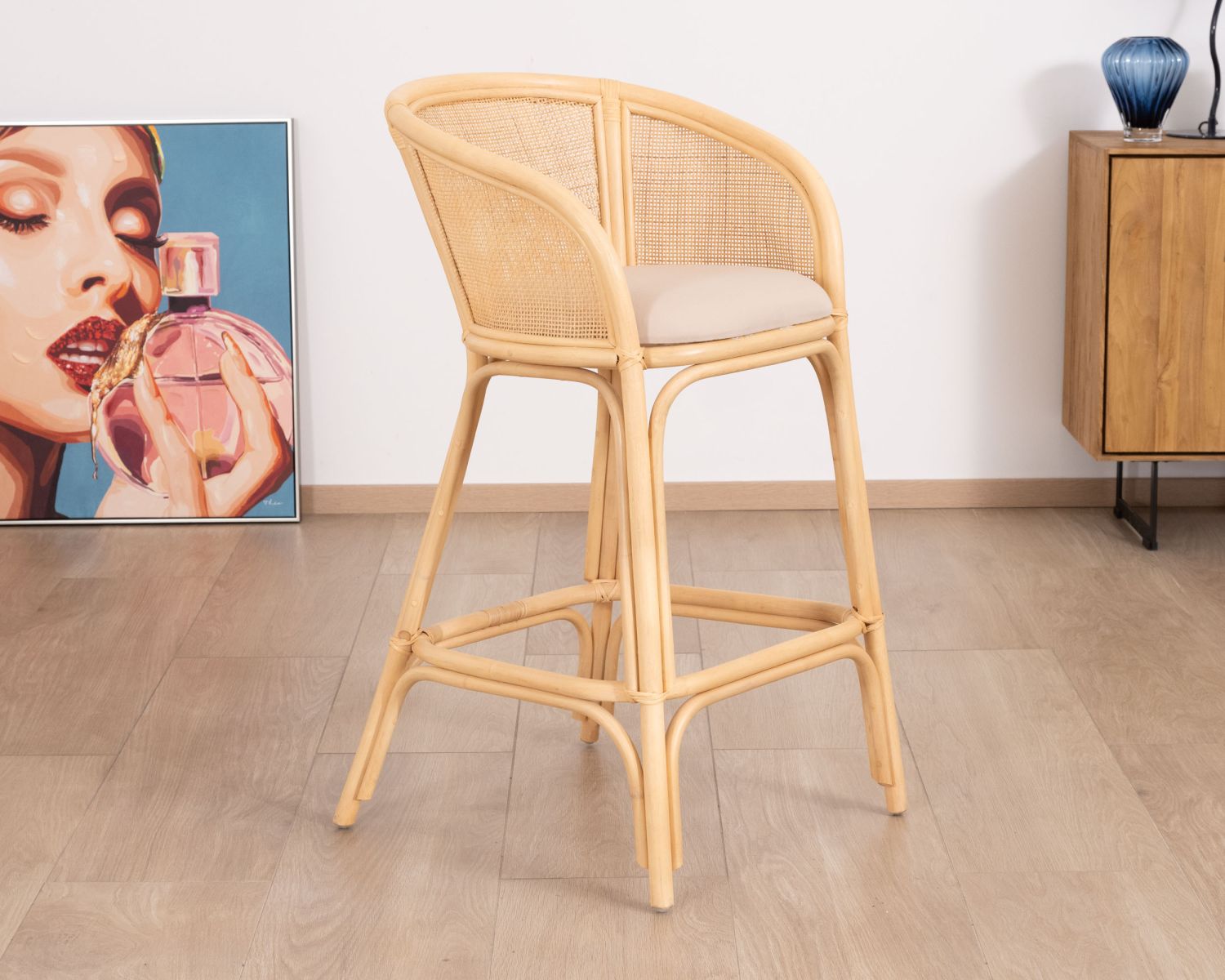 Seggiolone etnico chic in rattan "Noho" con seduta in tessuto beige