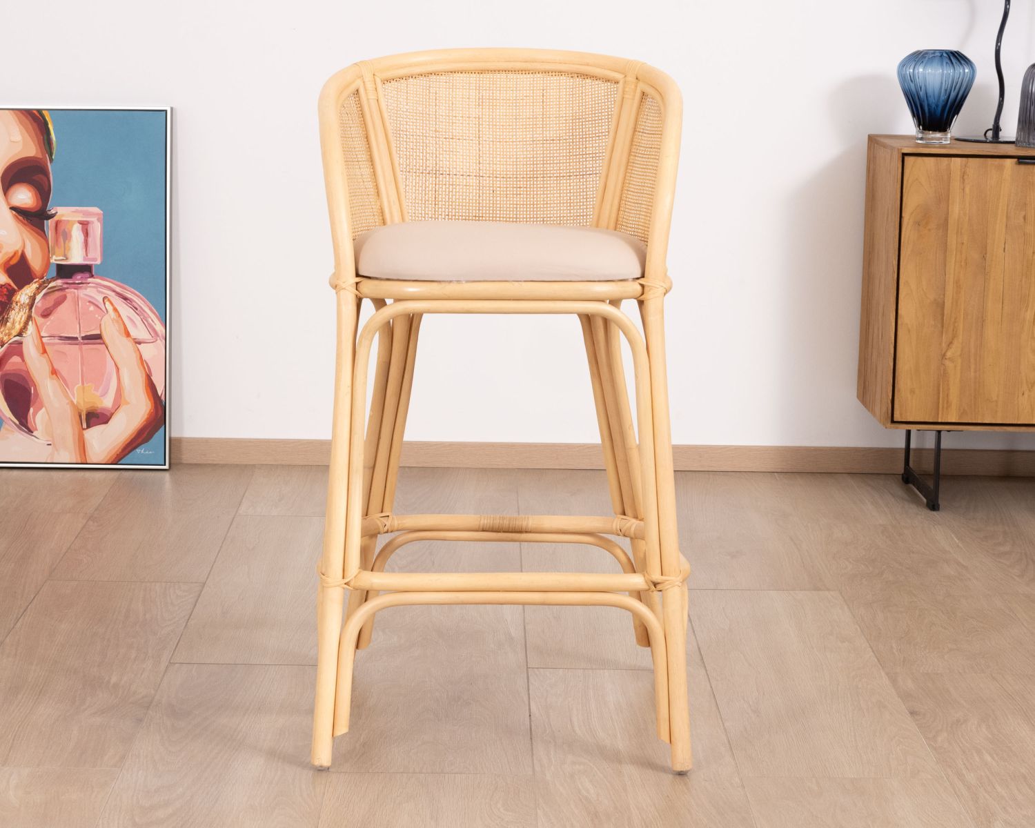 Seggiolone etnico chic in rattan "Noho" con seduta in tessuto beige