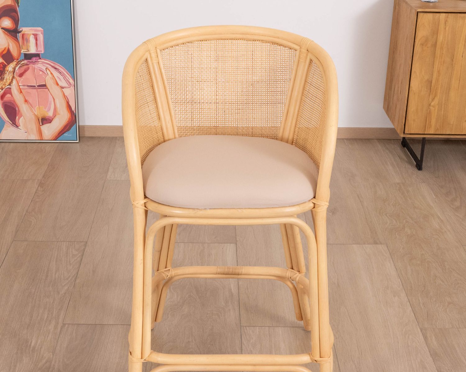 Seggiolone etnico chic in rattan "Noho" con seduta in tessuto beige