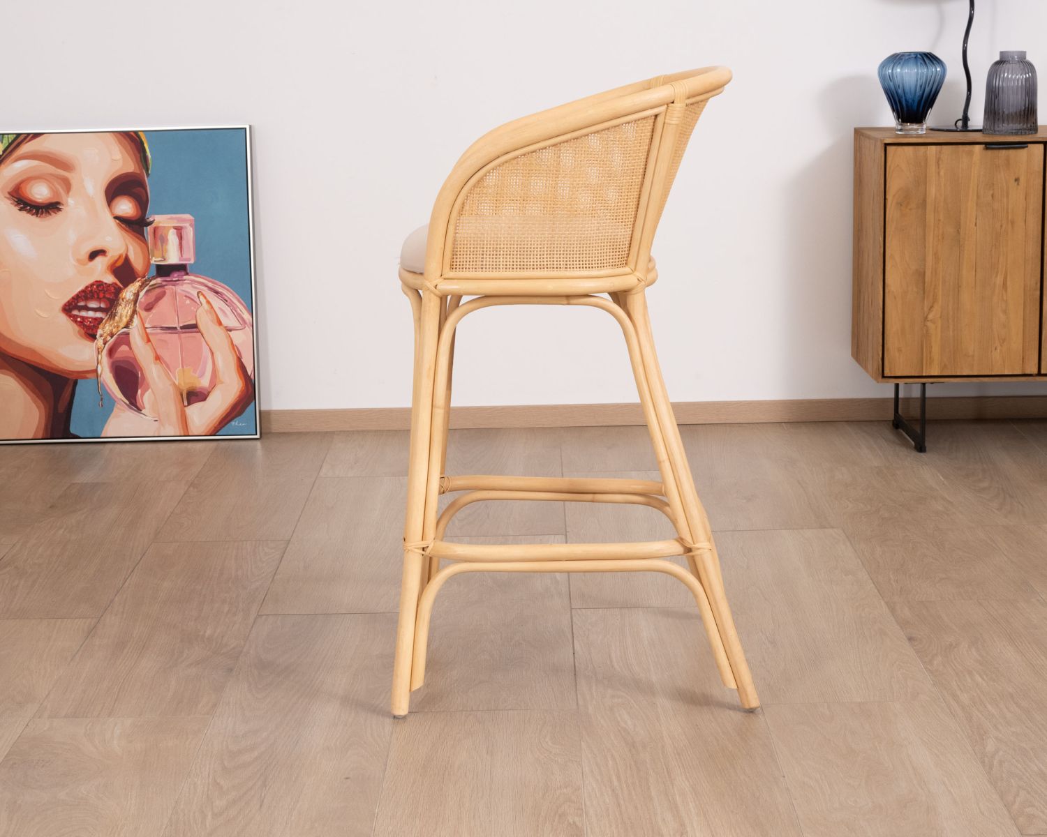 Seggiolone etnico chic in rattan "Noho" con seduta in tessuto beige