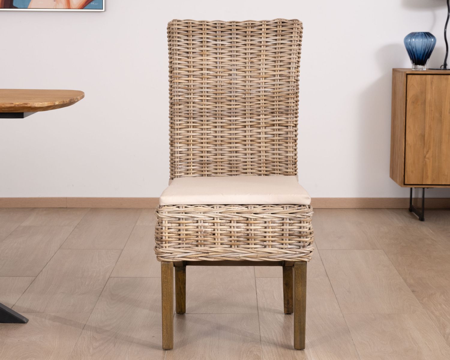 Elegante sedia da pranzo in rattan intrecciato "Noho" con rivestimento della seduta in tessuto