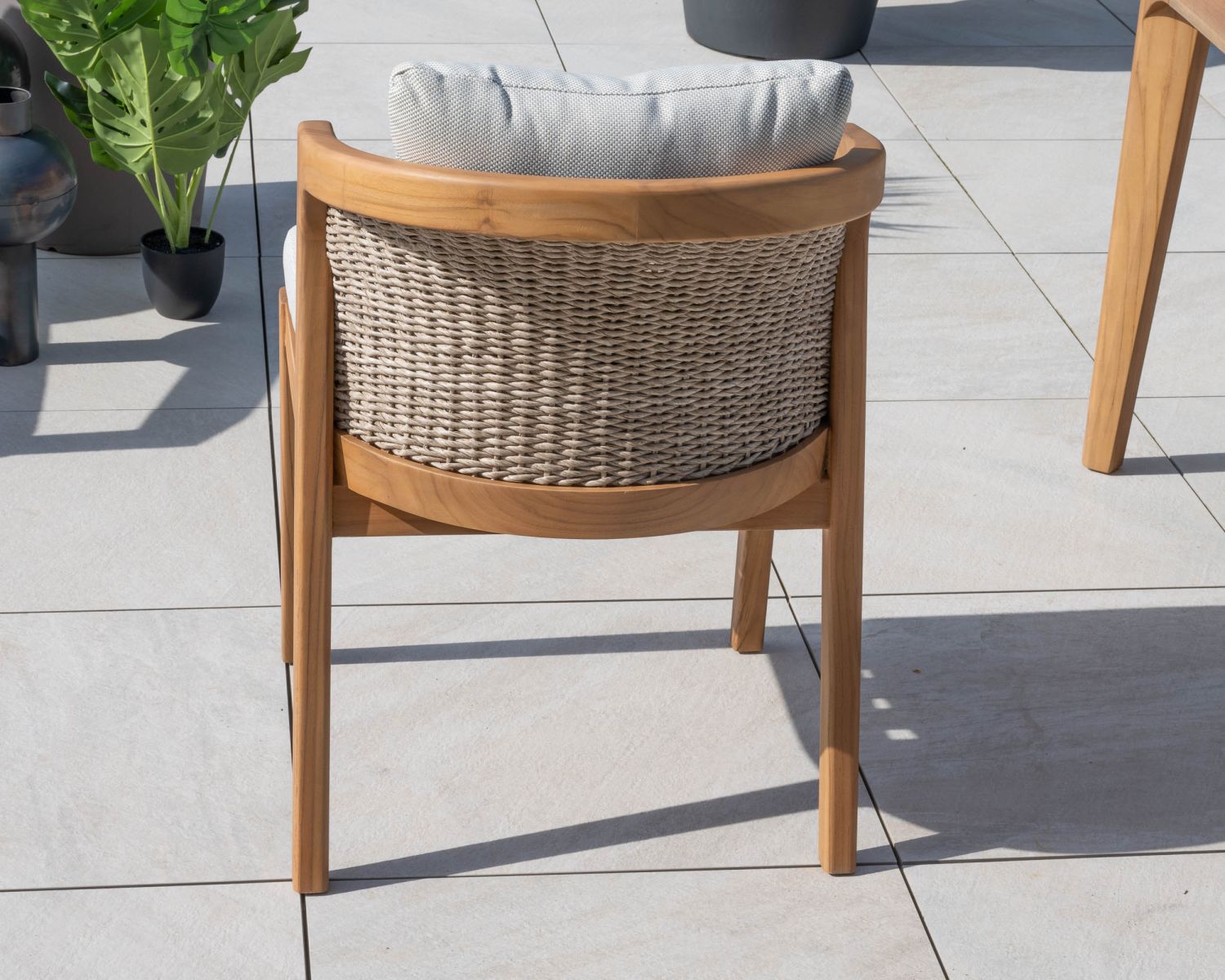 Sedia da esterno di design "Venice" di alta qualità in teak con cuscini screziati ecrù