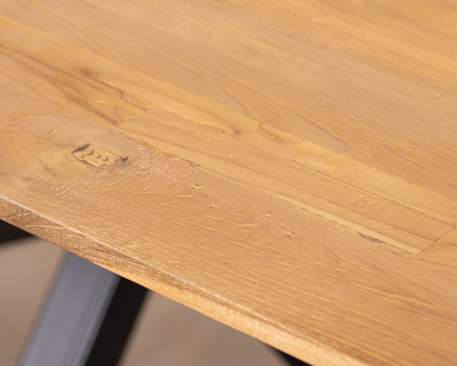 Tavolo da pranzo "Bahia" da 2 m in teak naturale con gambe Mikado in metallo