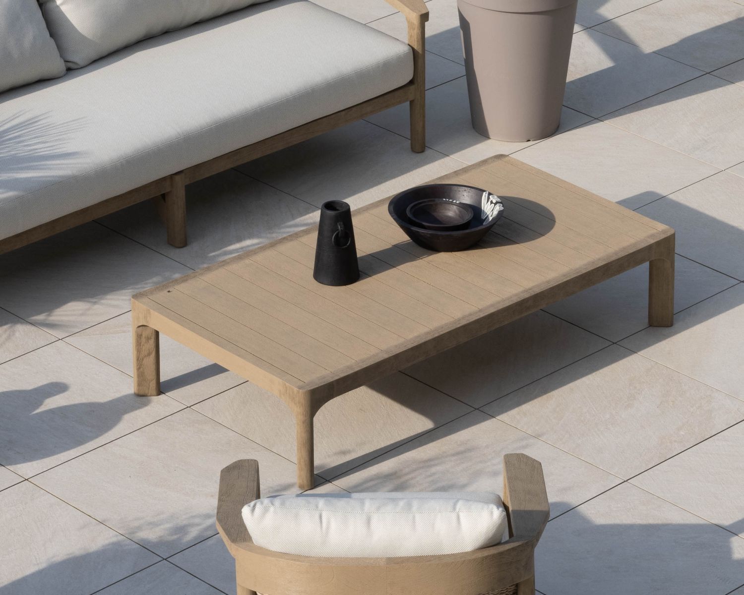 Tavolino da esterno in teak con finitura naturale sabbiata "Verona"