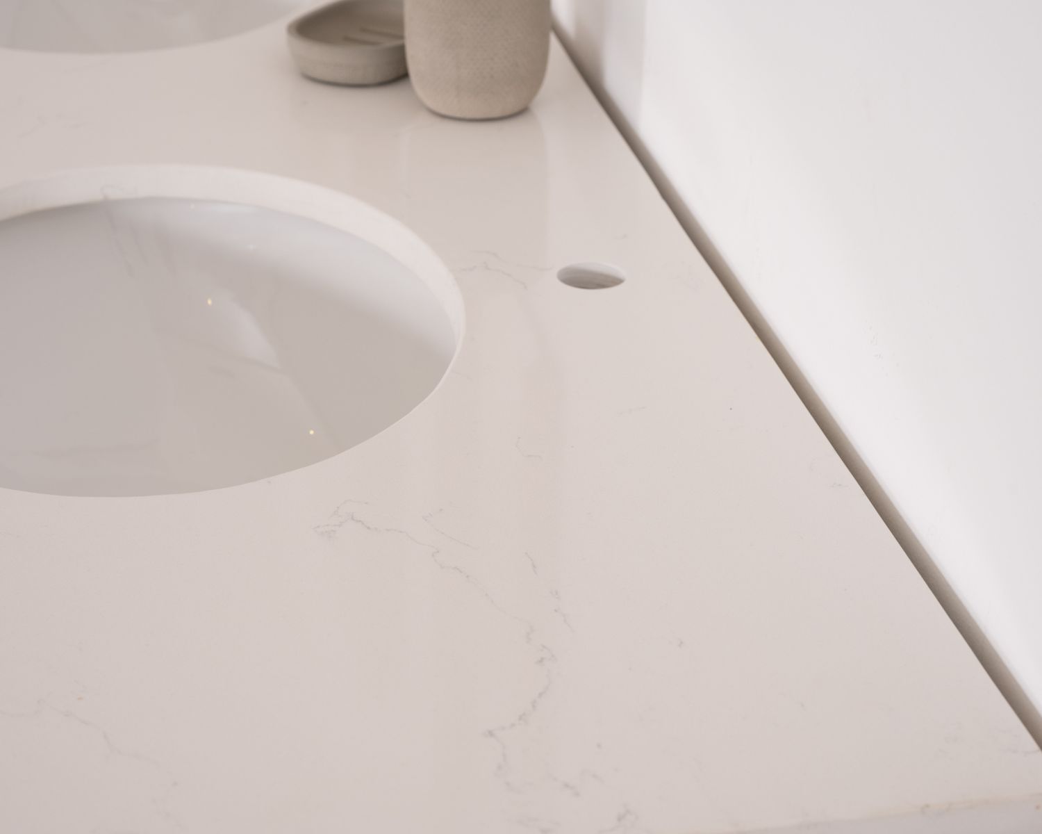 Mobiletto doppio "Eglantine" in legno e quarzo 150 cm