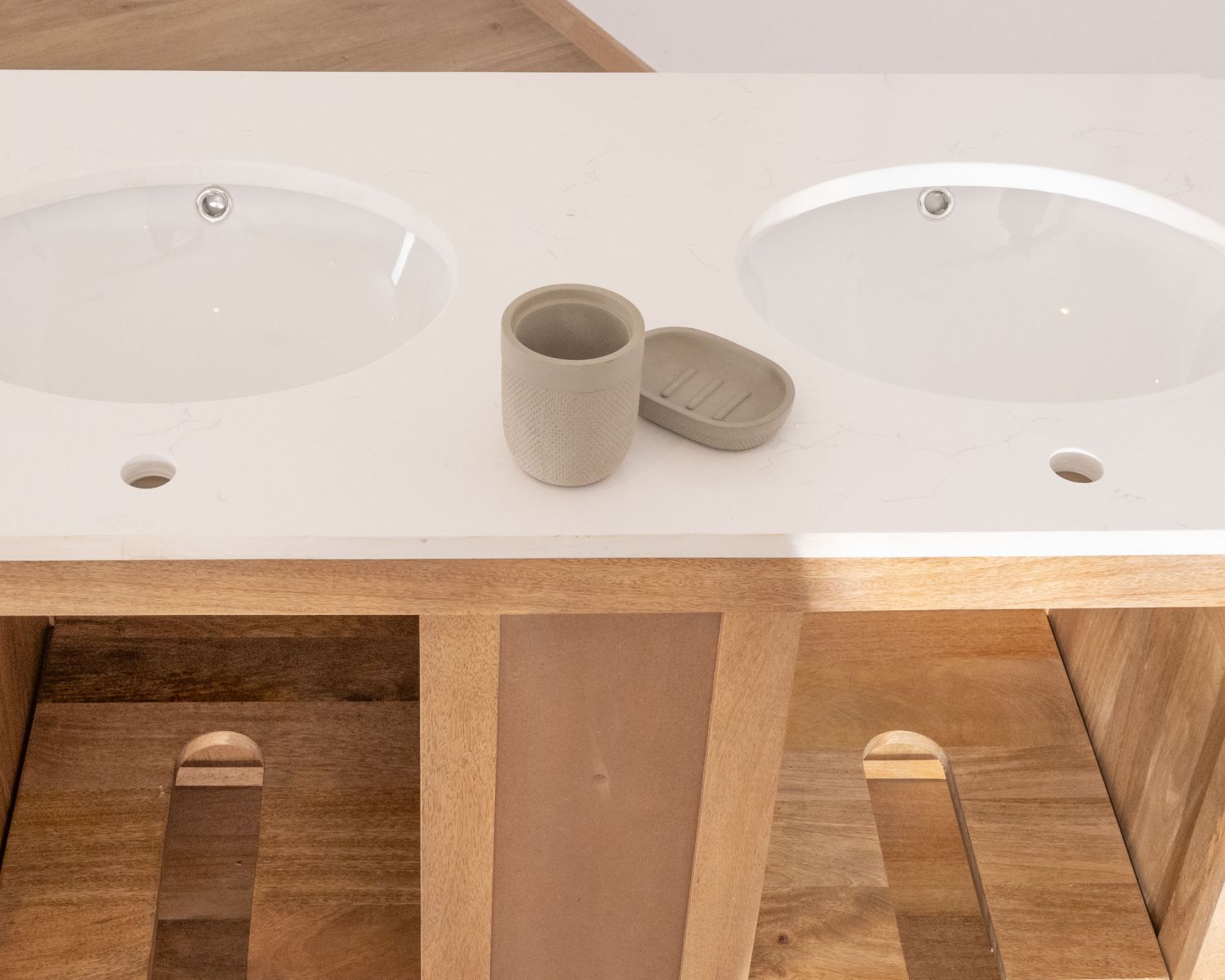 Mobiletto doppio "Eglantine" in legno e quarzo 150 cm