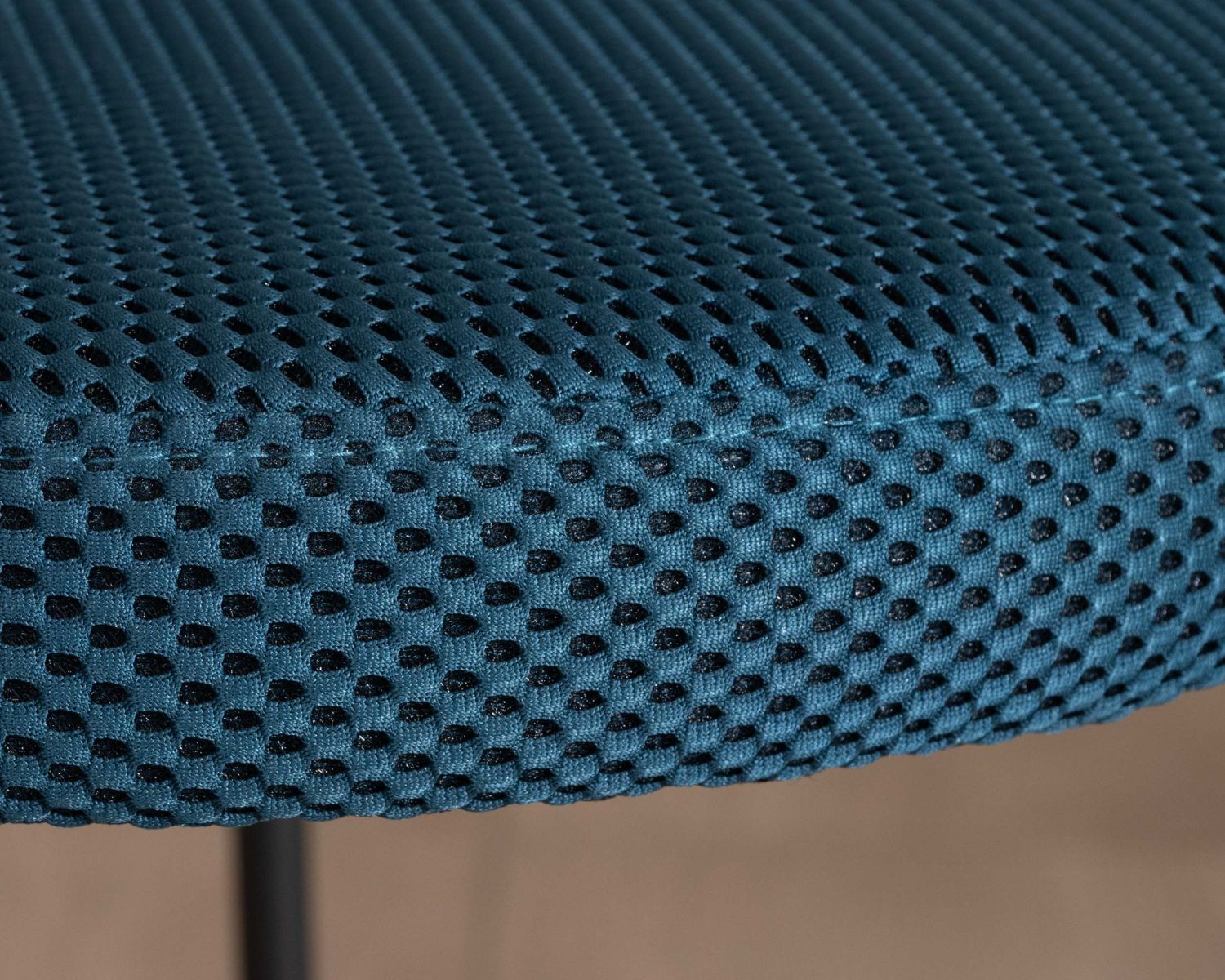 Set di 2 sedie da pranzo minimaliste "Lato" in tessuto blu e gambe in metallo