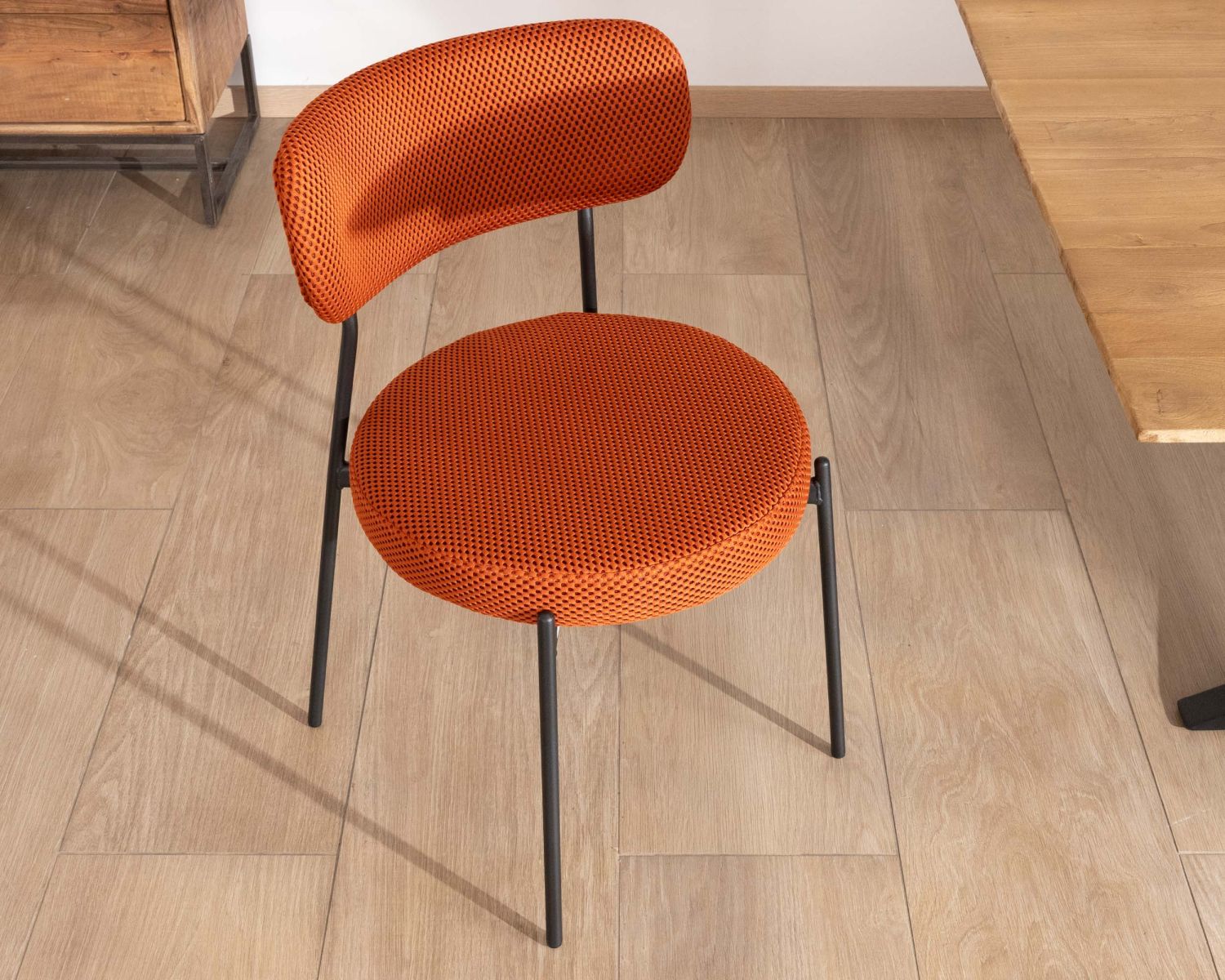 Set di 2 sedie da pranzo in stile retrò "Lato" in tessuto terracotta e gambe in metallo 