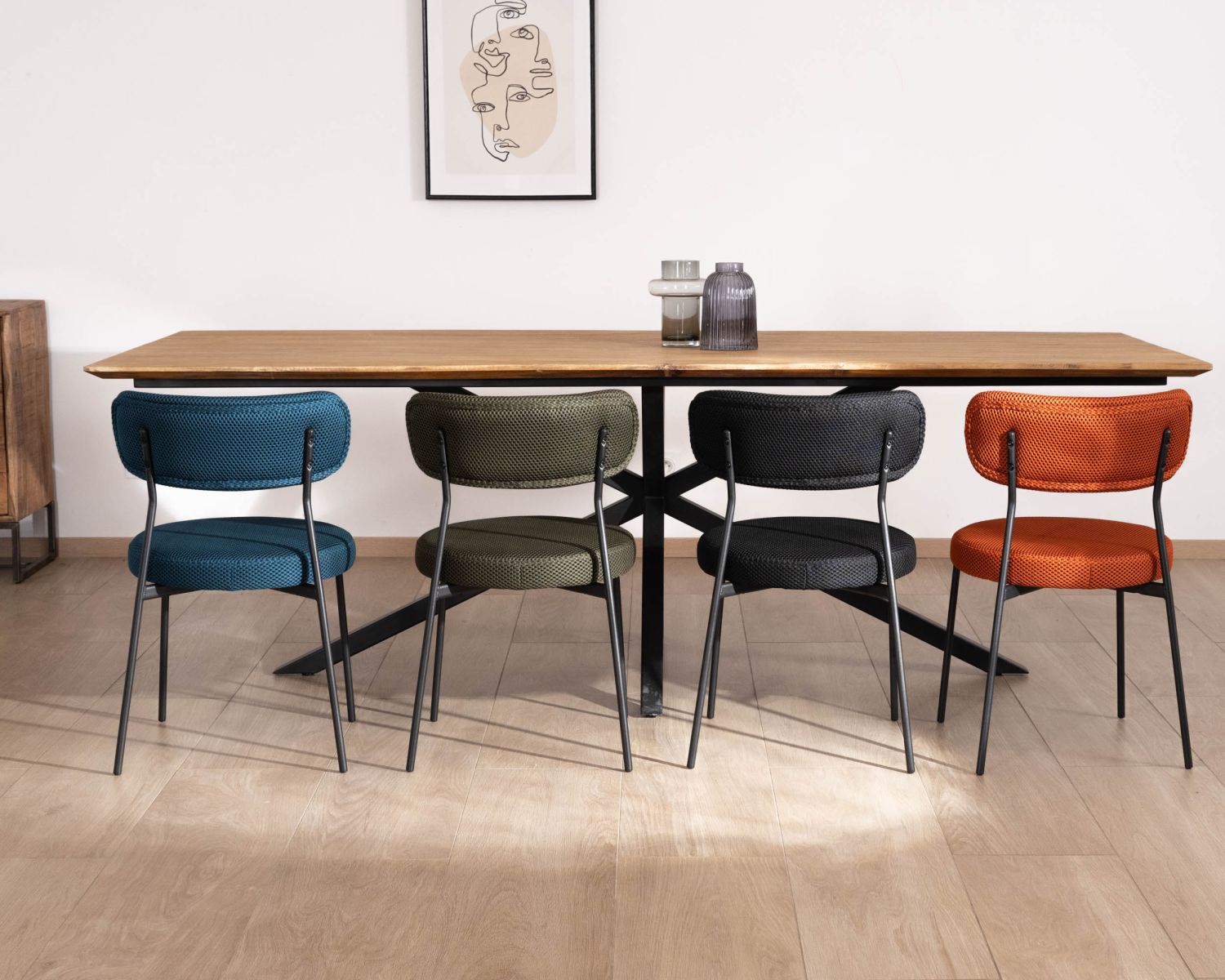 Set di 2 sedie da pranzo in stile retrò "Lato" in tessuto nero e gambe in metallo