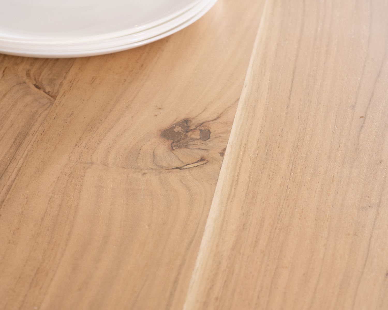 Tavolo da pranzo quadrato da 140 cm in legno di acacia con gambe Mikado "3D" in metallo