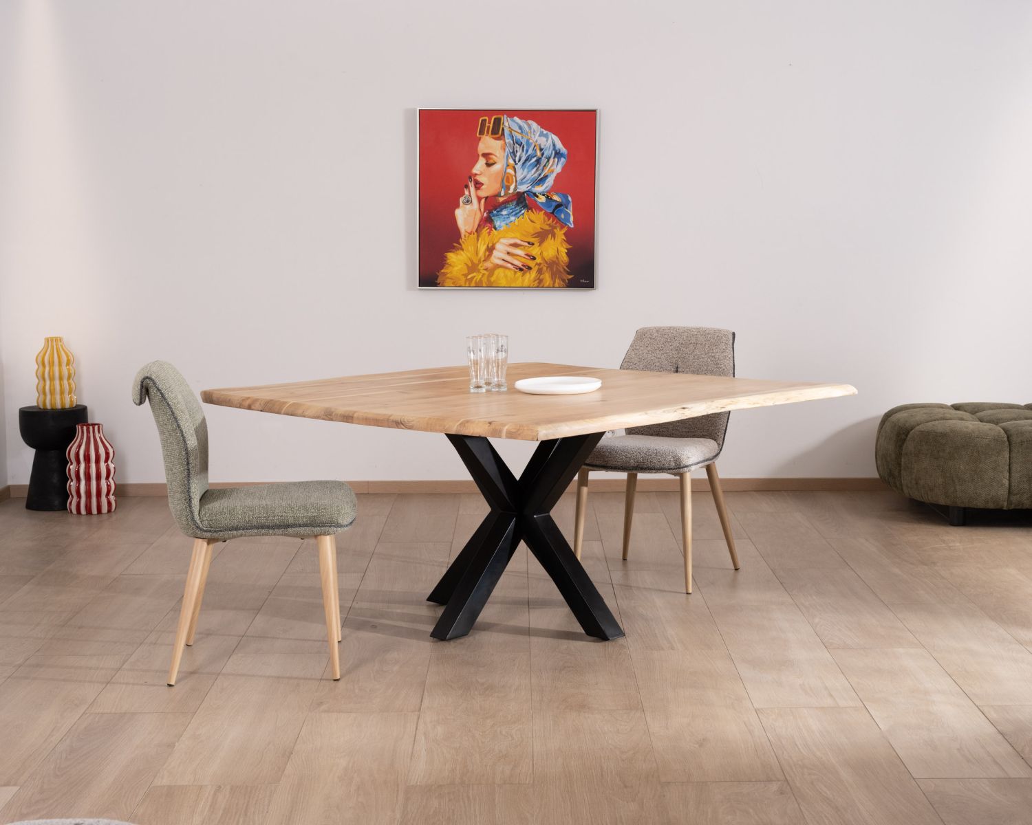 Tavolo da pranzo in acacia con gambe Mikado "3D" e piano quadrato da 150 cm