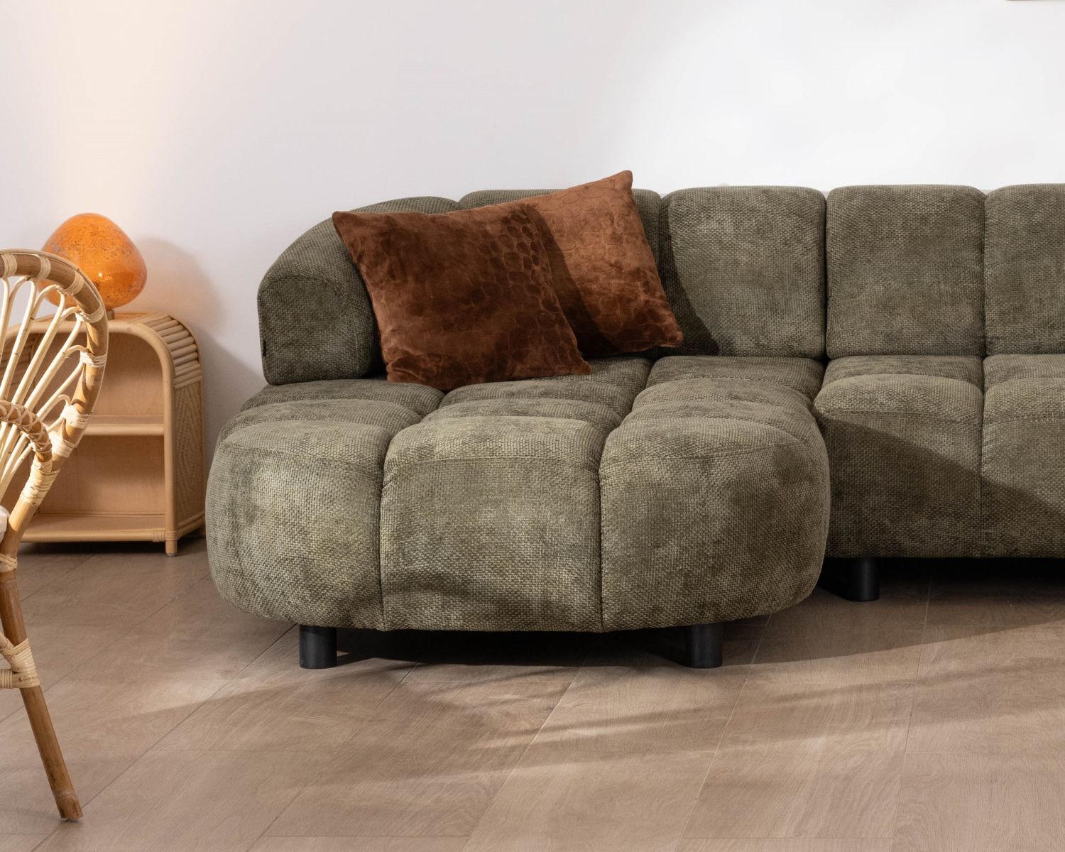 Divano in tessuto verde "Syltan" con estensione elettrica e ritorno a sinistra meridian