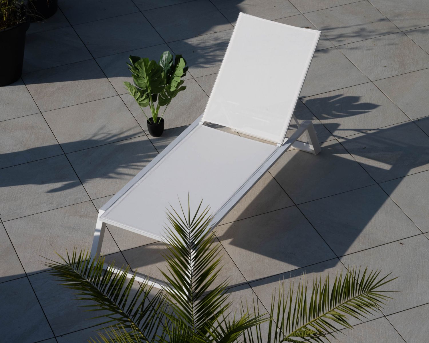 Sedia a sdraio "Campobello" in alluminio e textilene bianco lucido