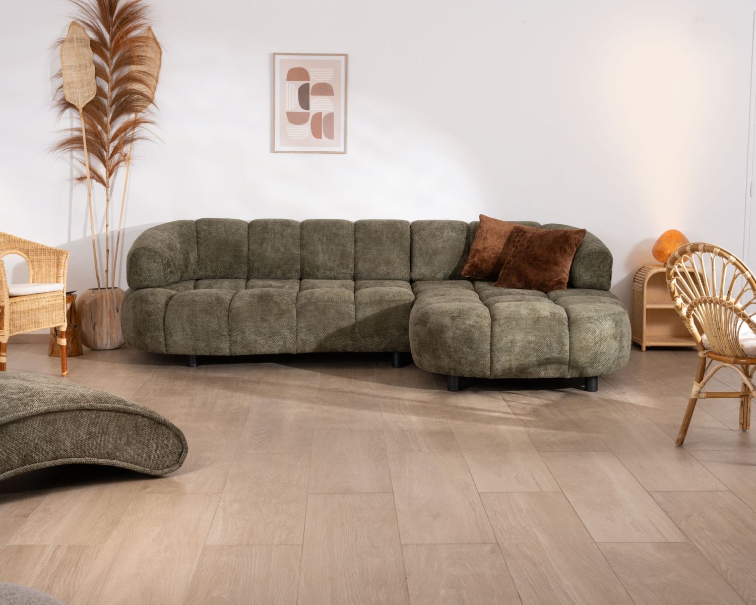 Divano e chaise longue "Syltan" regolabili elettricamente in morbidissimo tessuto verde scuro