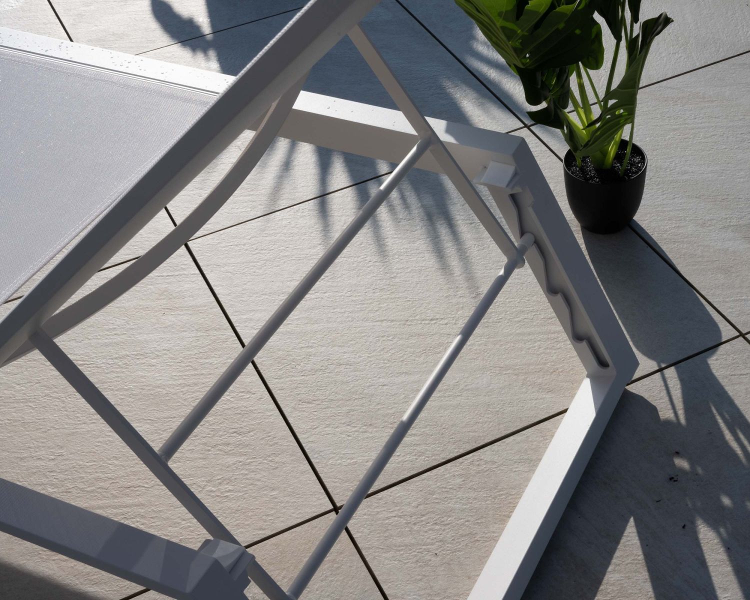 Sedia a sdraio "Campobello" in alluminio e textilene bianco lucido