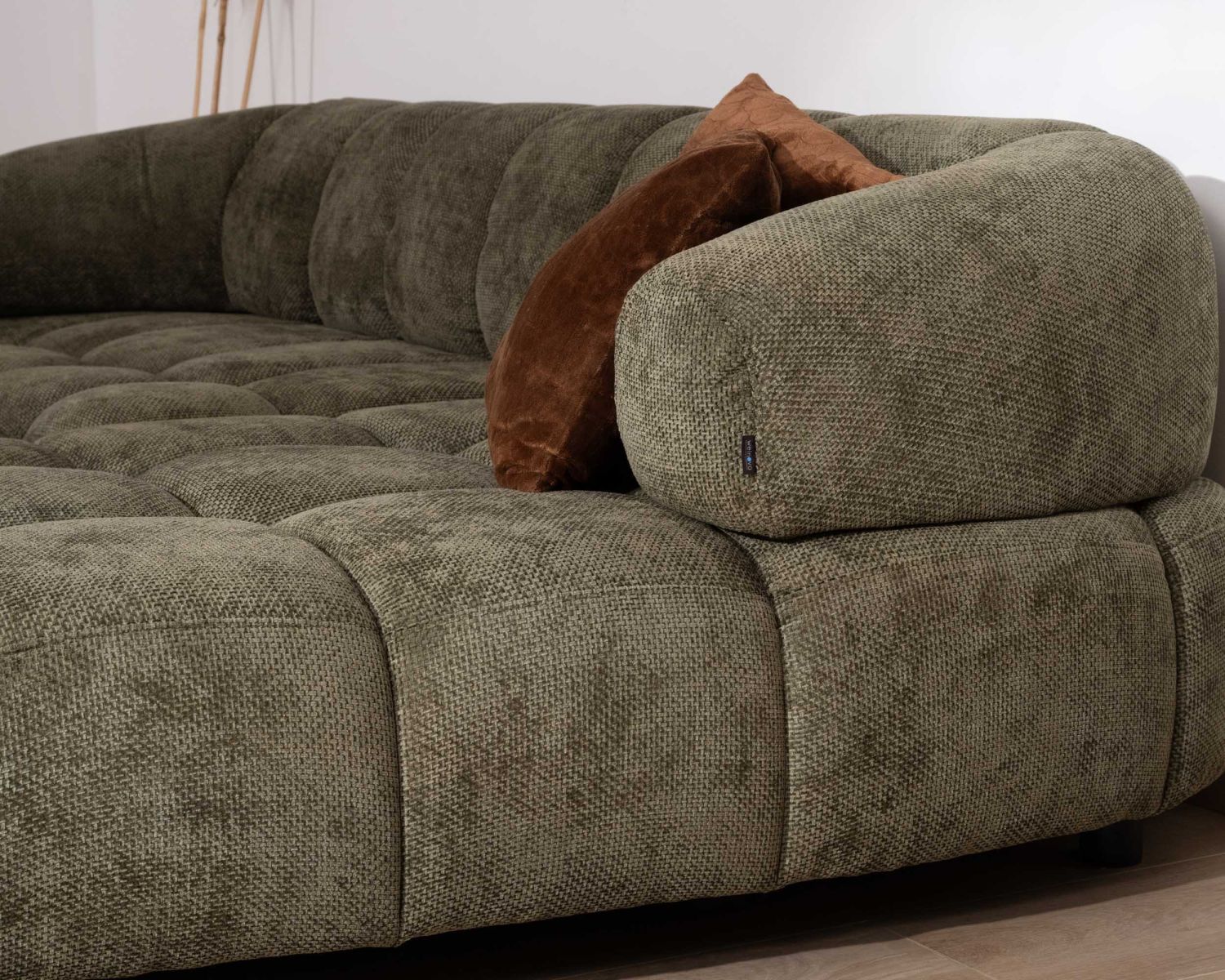 Divano e chaise longue "Syltan" regolabili elettricamente in morbidissimo tessuto verde scuro