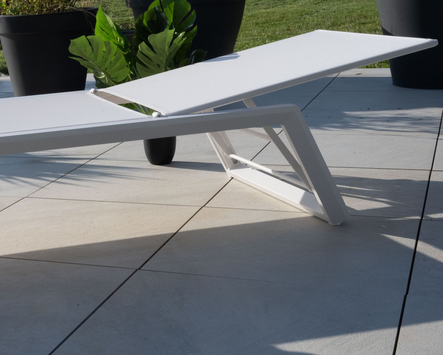 Sedia a sdraio "Campobello" in alluminio e textilene bianco lucido