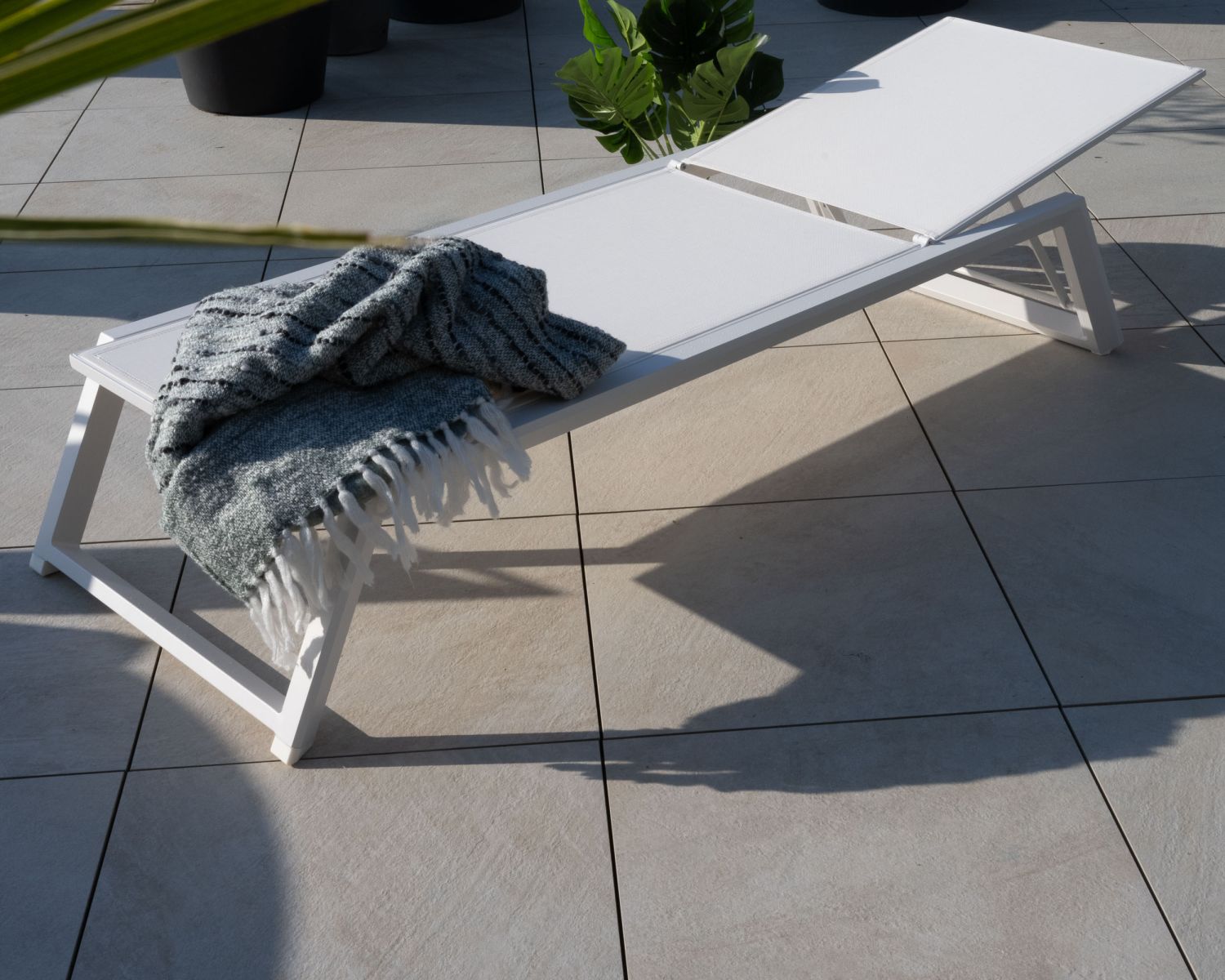 Sedia a sdraio "Campobello" in alluminio e textilene bianco lucido