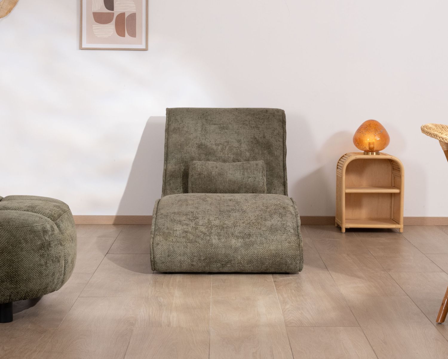 Sedia lounge design "Syltan" in tessuto di ciniglia verde scuro