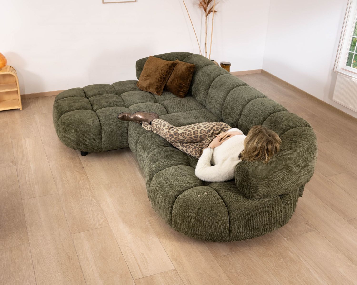 Divano in tessuto verde "Syltan" con estensione elettrica e ritorno a sinistra meridian