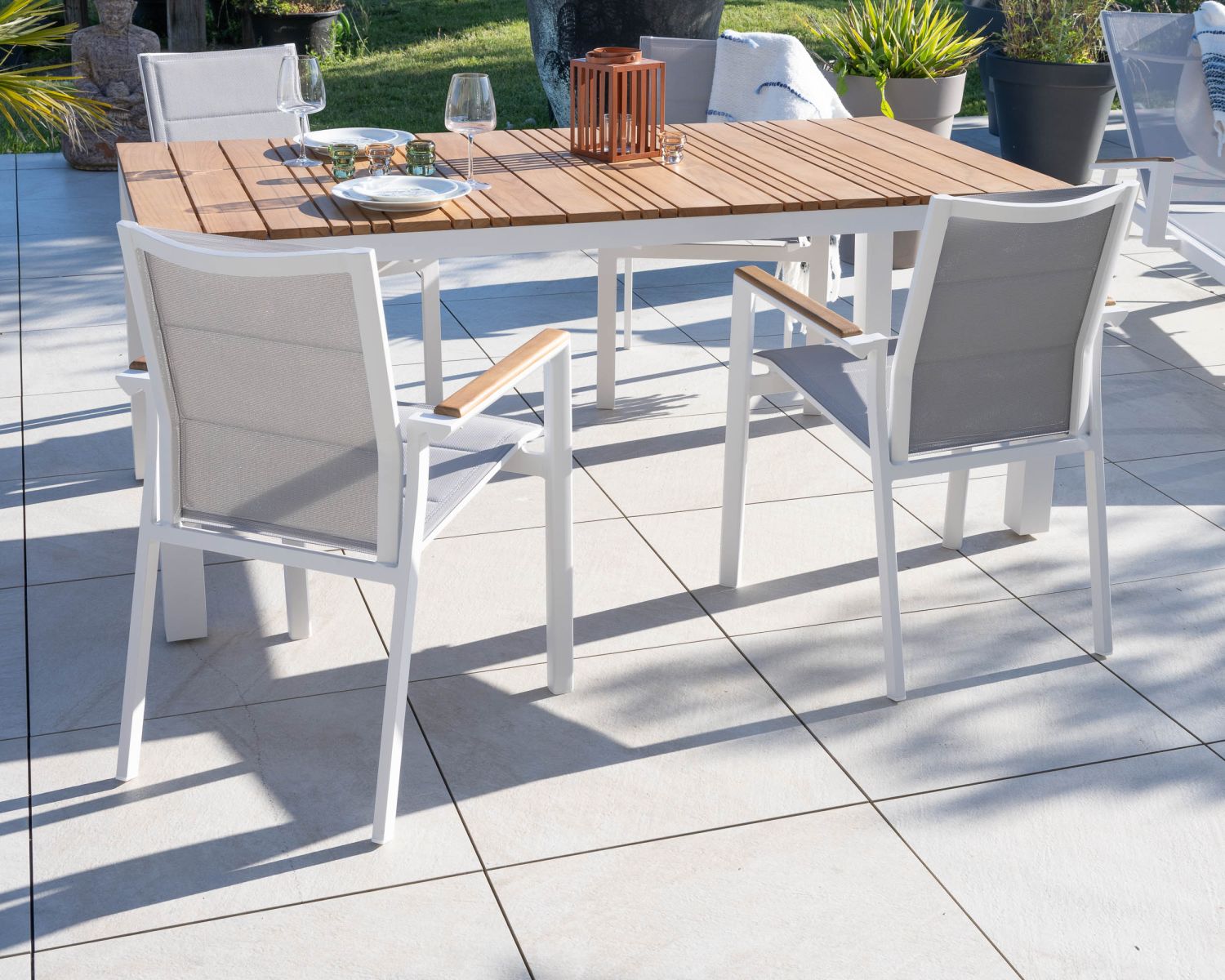 Tavolo da pranzo per esterni "Dolce Vita" da 180 cm in alluminio bianco e teak