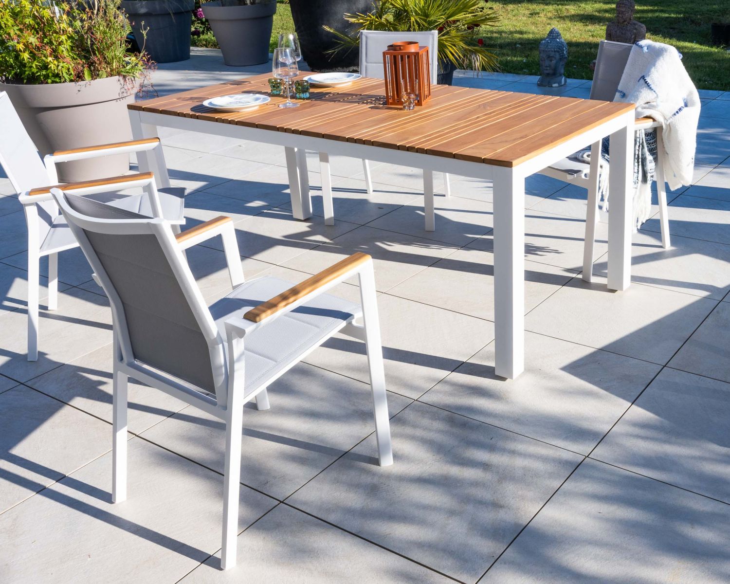 Tavolo da pranzo per esterni "Dolce Vita" da 180 cm in alluminio bianco e teak