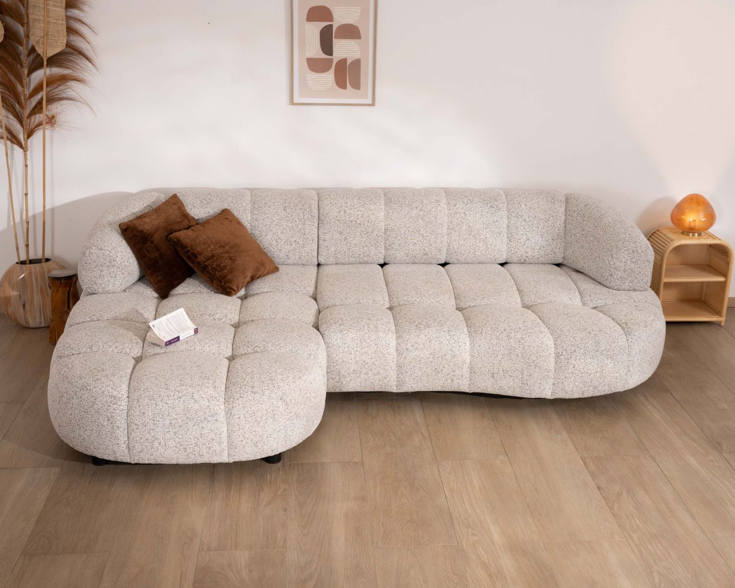 Divano "Syltan" con estensione elettrica e tessuto meridian, ultra confortevole, di colore bianco sporco