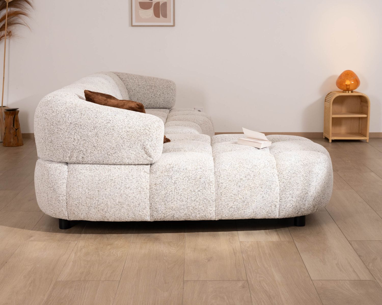 Divano "Syltan" con estensione elettrica e tessuto meridian, ultra confortevole, di colore bianco sporco