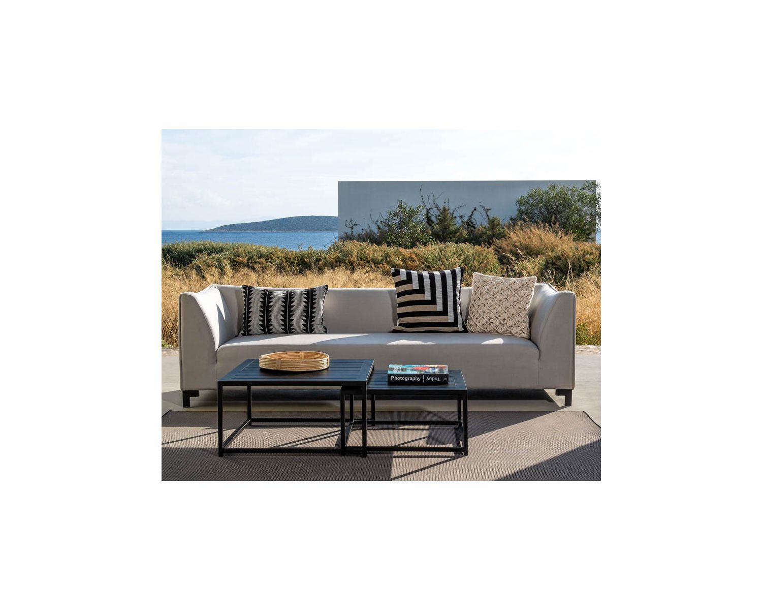 Duo di tavolini neri di tendenza per l'esterno