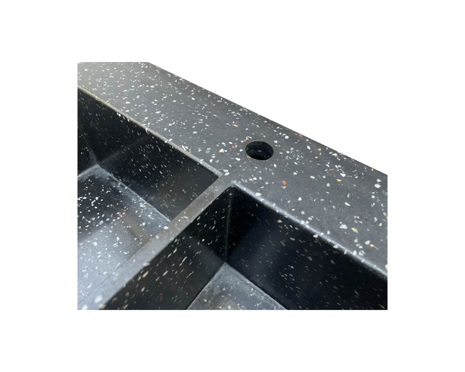Grande lavello doppio in terrazzo nero