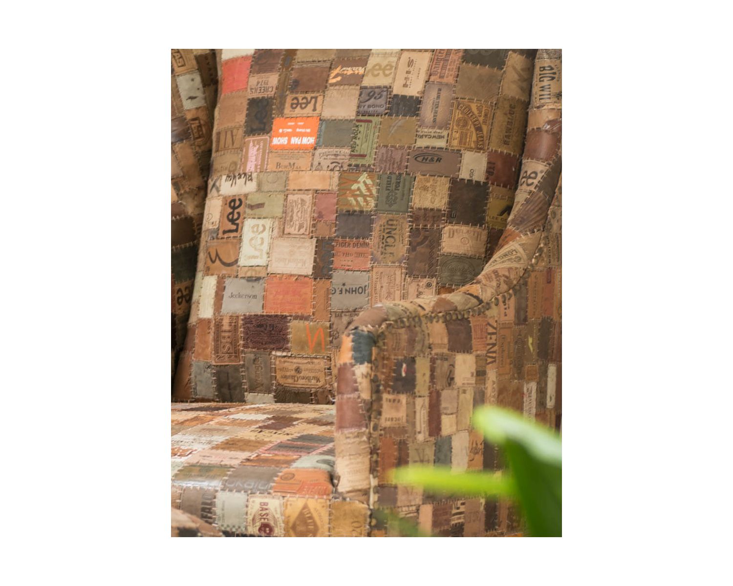 100% unica sedia da pastore "Pop Vintage" in tessuto e legno riciclato