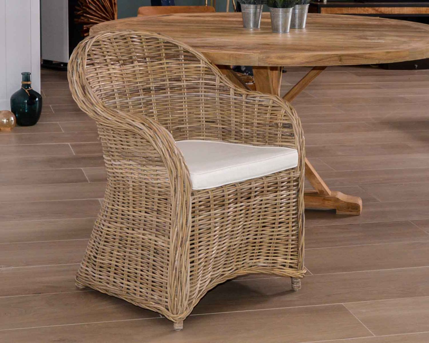 Poltrona da giardino "Balangan Beach" in kubu rattan grigio con seduta in tessuto