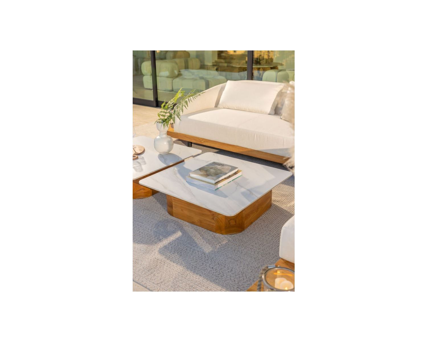 Tavolino in ceramica bianca e teak 90x90 cm "Haruku Island