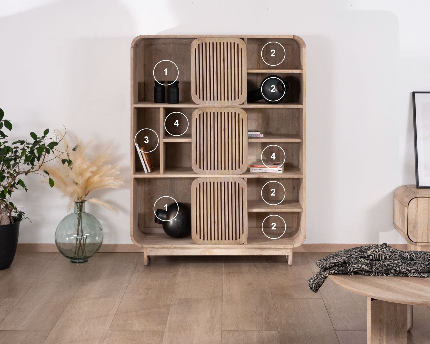 Libreria "Jappy" in puro legno di mango con ante scorrevoli traforate