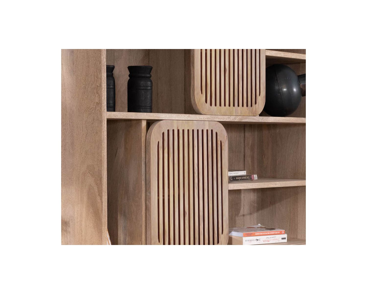 Libreria "Jappy" in puro legno di mango con ante scorrevoli traforate