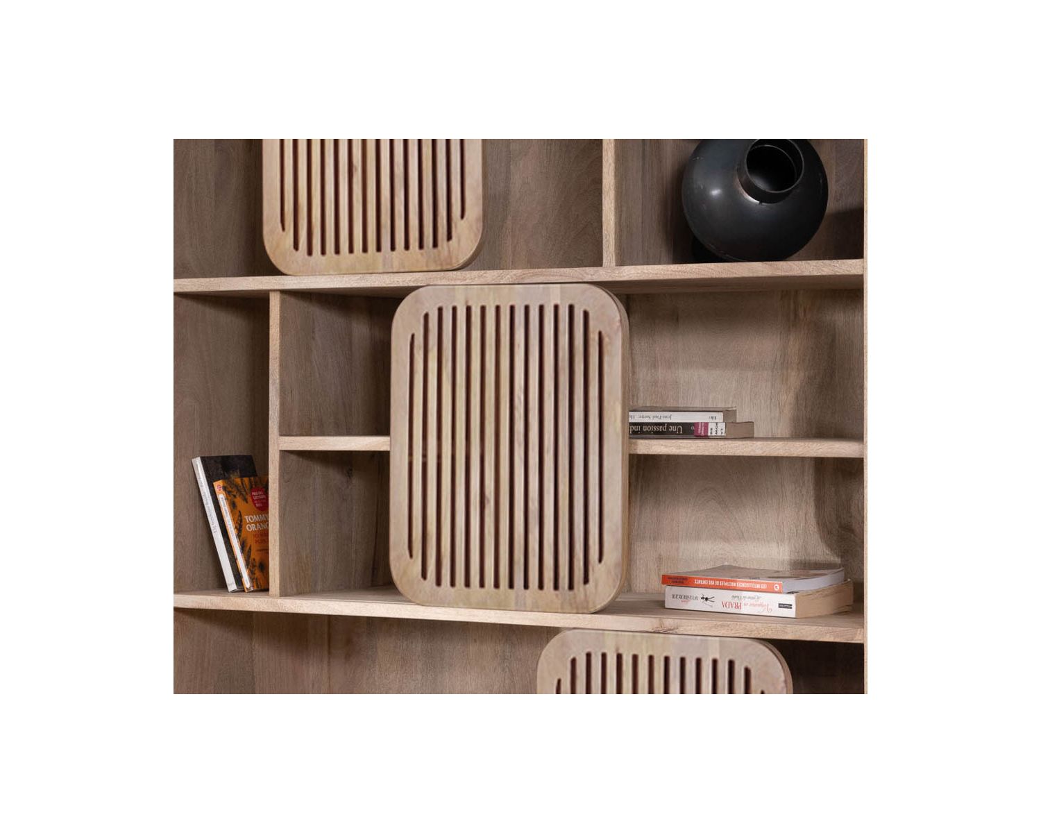 Libreria "Jappy" in puro legno di mango con ante scorrevoli traforate