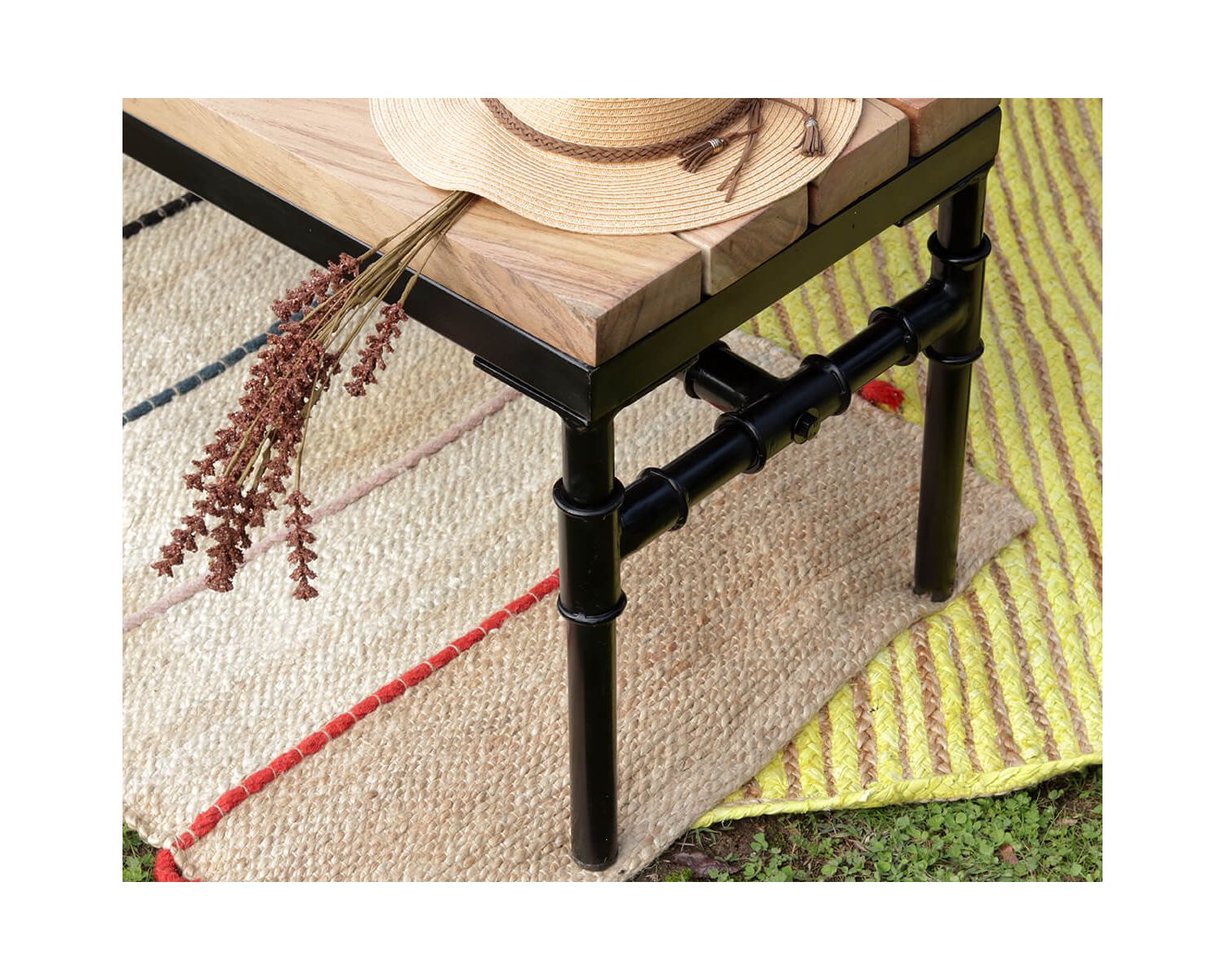 Panca industriale "Garden" in legno massiccio di acacia e metallo